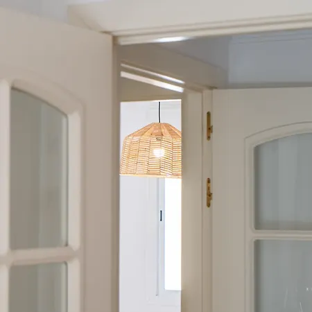 2-Bedroom Beachside Apartment With Private Parking, Estepona Centre إِستيبونا