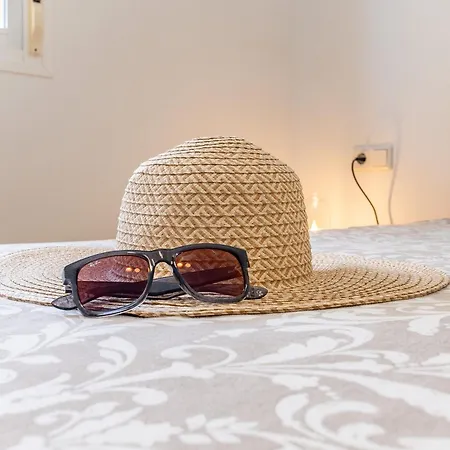 1st Line Of The Beach, La Rada Beach! Ac,wifi,terrace, Private Parking 아파트 에스테포나