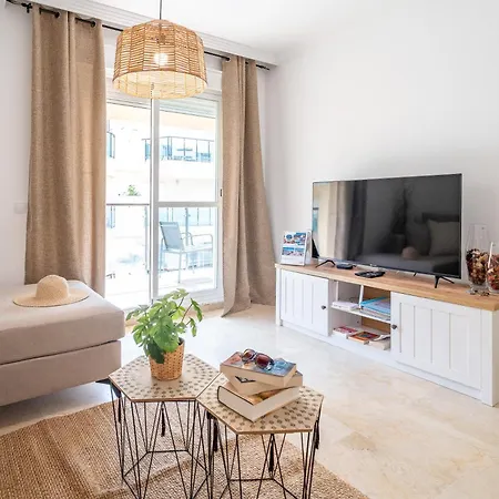 2-Bedroom Beachside Apartment With Private Parking, Estepona Centre
