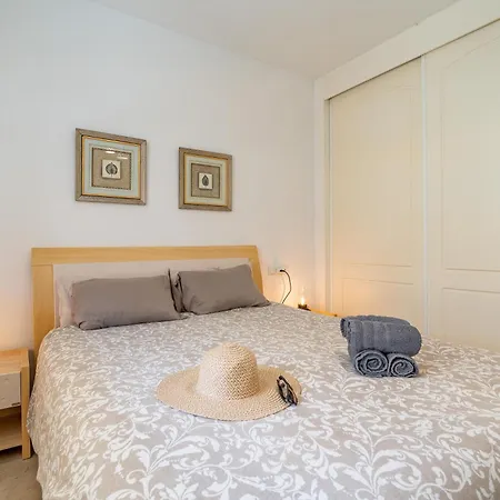 1st Line Of The Beach, La Rada Beach! Ac,wifi,terrace, Private Parking 아파트 *