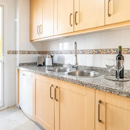 2-Bedroom Beachside Apartment With Private Parking, Estepona Centre * إِستيبونا