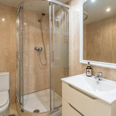 2-Bedroom Beachside Apartment With Private Parking, Estepona Centre