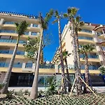 Apartment 2-bedroom Beachside With Private Parking, Centre *