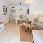 2-bedroom Beachside With Private Parking, Centre