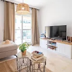 2-bedroom Beachside With Private Parking, Centre
