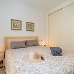 2-bedroom Beachside With Private Parking, Centre Appartement *