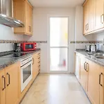 Appartement 2-bedroom Beachside With Private Parking, Centre *