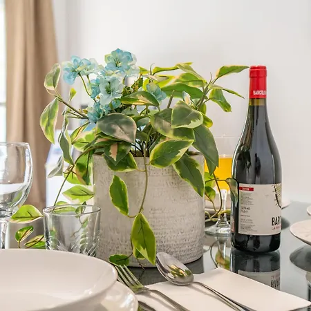 2-bedroom Beachside With Private Parking, Centre * Estepona