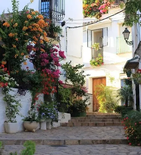 2-bedroom Beachside With Private Parking, Centre *