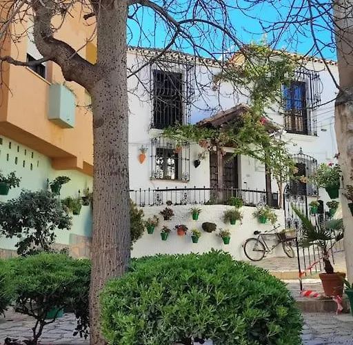 2-bedroom Beachside With Private Parking, Centre Apartment *