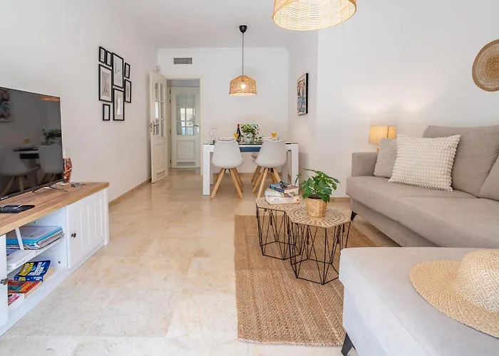 2-bedroom Beachside With Private Parking, Centre