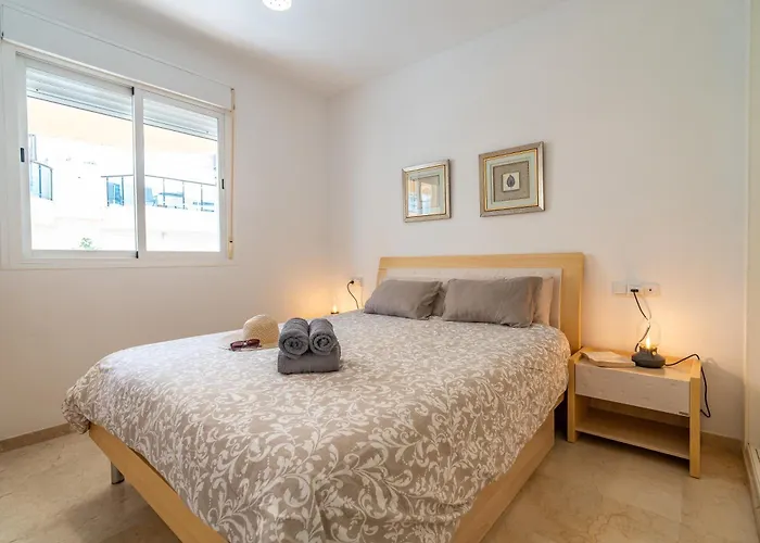 2-bedroom Beachside With Private Parking, Centre *