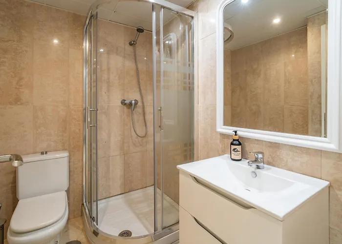 2-bedroom Beachside With Private Parking, Centre