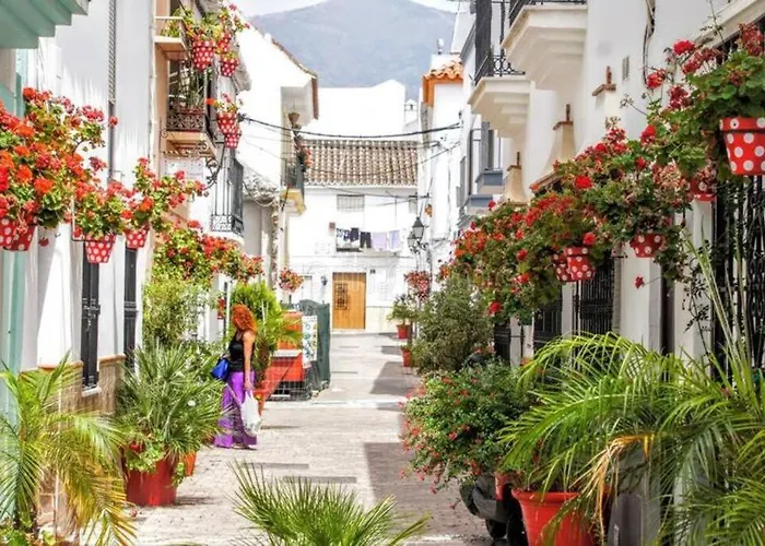 2-bedroom Beachside With Private Parking, Centre Apartment *