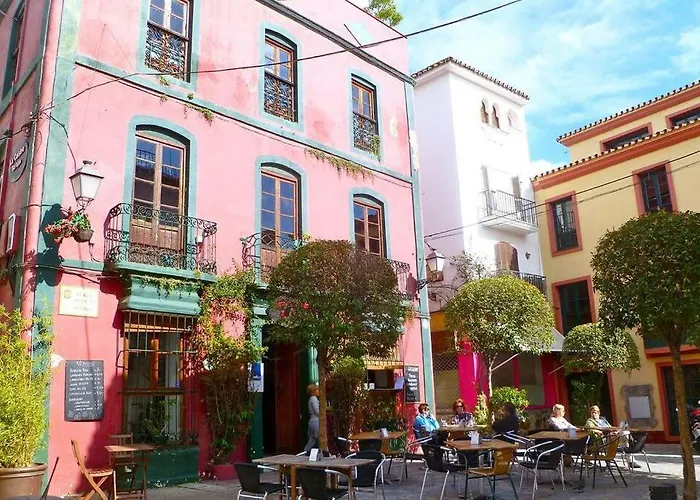 2-bedroom Beachside With Private Parking, Centre Apartment