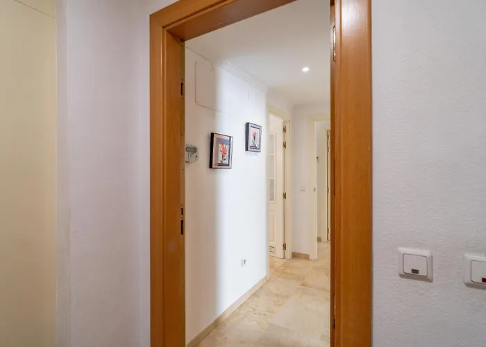 Apartment 2-bedroom Beachside With Private Parking, Centre