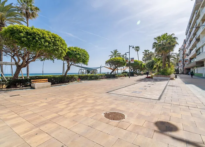 2-bedroom Beachside With Private Parking, Centre *