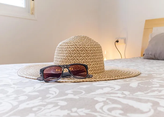 2-bedroom Beachside With Private Parking, Centre Apartment Estepona