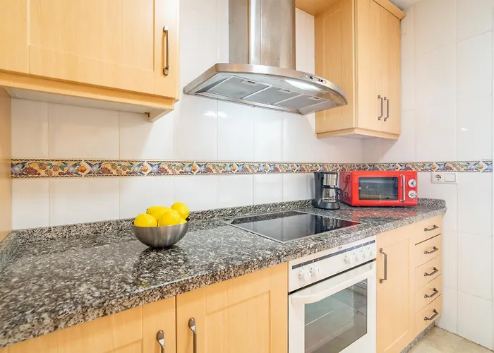 Apartment 2-bedroom Beachside With Private Parking, Centre