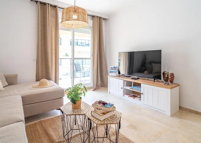 2-bedroom Beachside With Private Parking, Centre