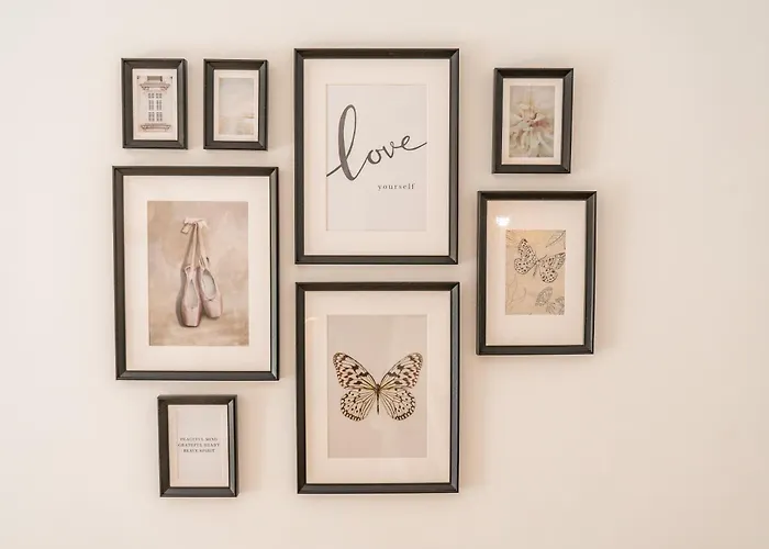 2-bedroom Beachside With Private Parking, Centre Apartment