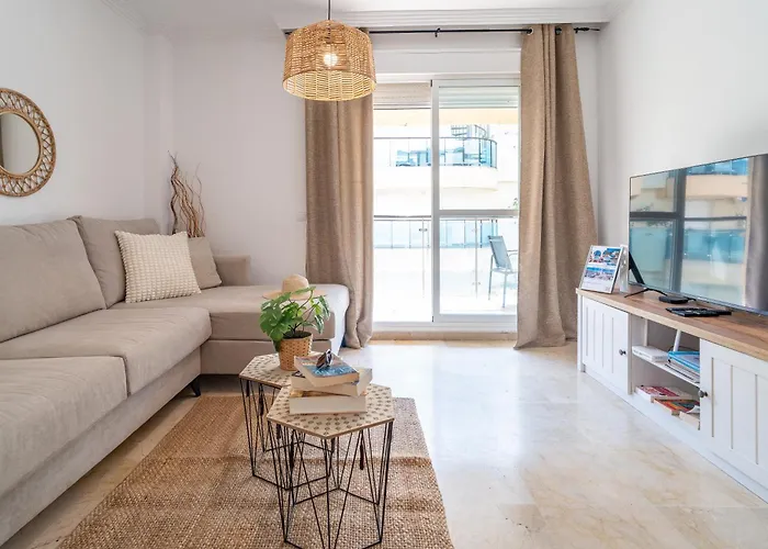 Apartment 2-bedroom Beachside With Private Parking, Centre