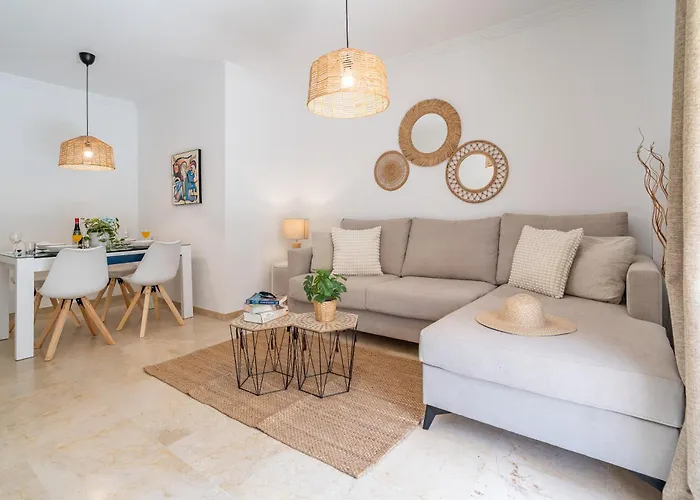 2-bedroom Beachside With Private Parking, Centre Apartment Estepona