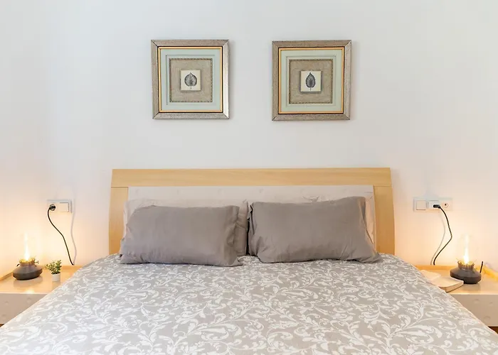 Apartment 2-bedroom Beachside With Private Parking, Centre *