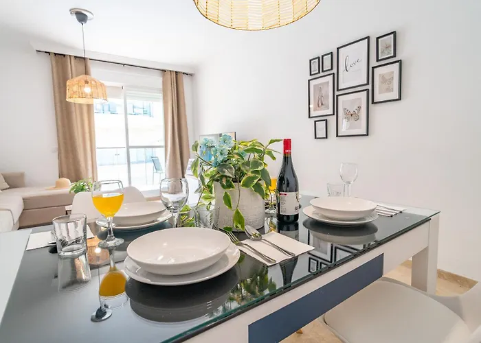 Apartment 2-bedroom Beachside With Private Parking, Centre *