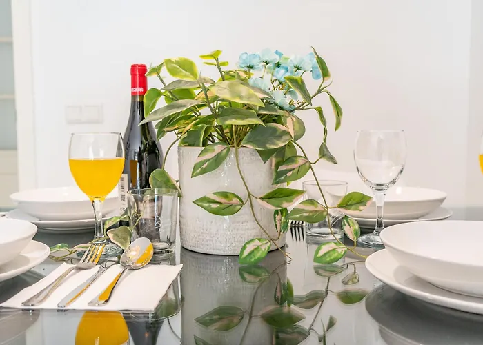 2-bedroom Beachside With Private Parking, Centre *