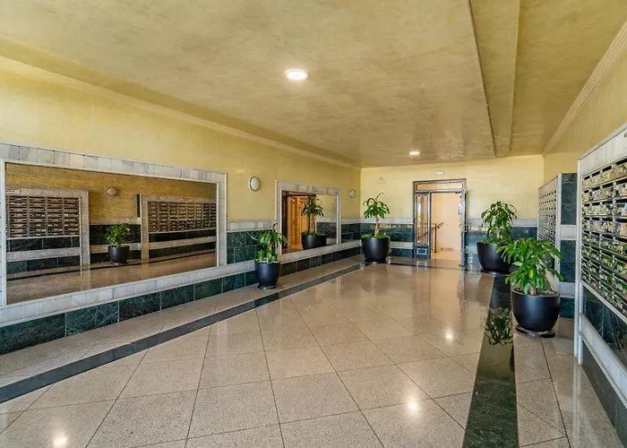 Apartment 2-bedroom Beachside With Private Parking, Centre