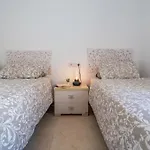 2-bedroom Beachside With Private Parking, Centre 아파트 *