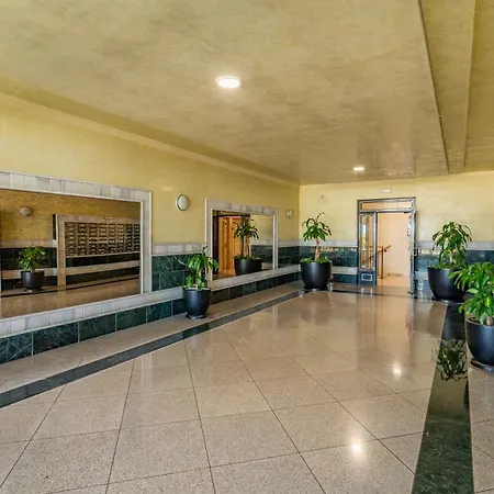 아파트 2-bedroom Beachside With Private Parking, Centre